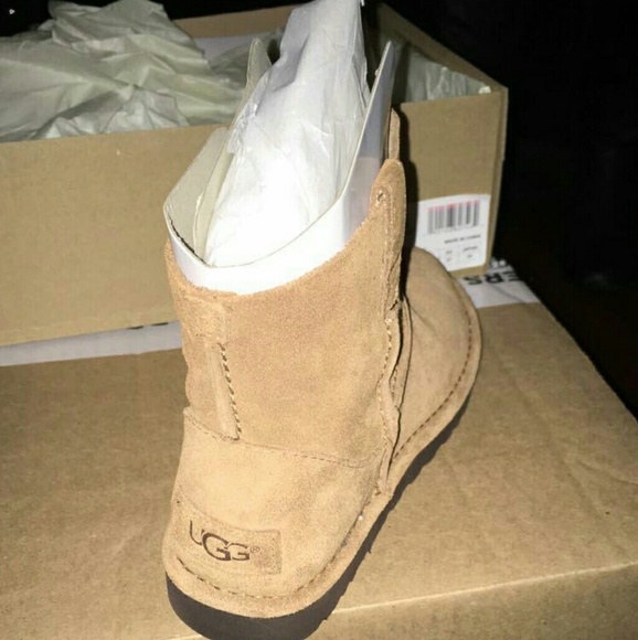 UGGS - Picture 2 of 3